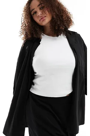 ASOS Pantalones cortos negros con vuelo de ASOS DESIGN Curve