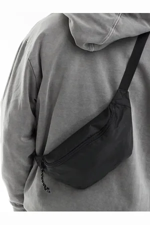 ASOS Riñonera negra estilo bandolera con tiradores en contraste de