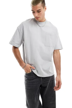 JACK & JONES Camiseta gris claro extragrande con detalle de bolsillo de