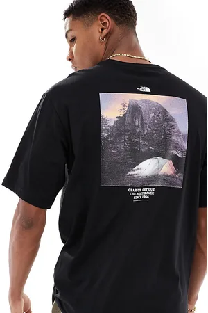 The North Face Camiseta negra con estampado gráfico retro en la espalda Camping exclusiva en ASOS de