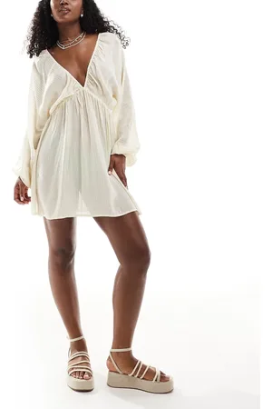 ASOS Vestido playero corto color escotado de manga larga con rayas metalizadas de tejido transparente de -Blanco