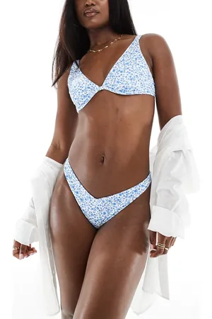Hollister Top de bikini blanco y azul con aros y estampado floral de canalé de (parte de un conjunto)