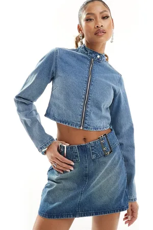 Simmi London Chaqueta vaquera corta estilo motocross con lavado azul medio de SIMMI (parte de un conjunto)