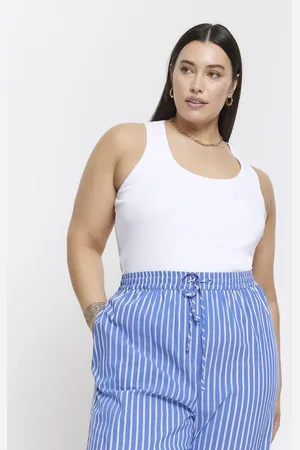 River Island Camiseta blanca sin mangas con cuello ancho en contraste de
