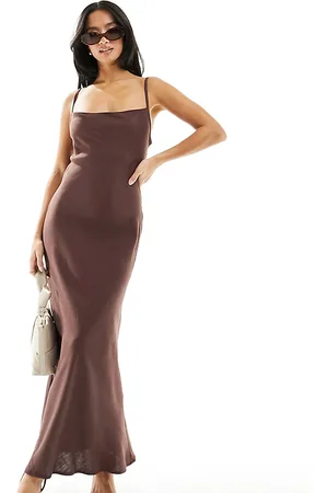 ASOS Vestido lencero veraniego largo marrón con detalle desbocado y espalda drapeada de lino de ASOS DESIGN Petite