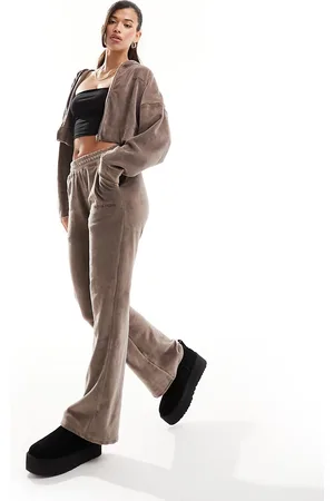 Kaiia Joggers de campana marrones con logo de tejido de rizo Studio de (parte de un conjunto)