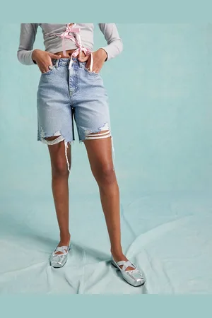 Miss Selfridge Pantalones cortos vaqueros azul lavado de corte boyfriend alargado de