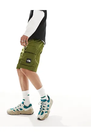 The North Face Pantalones cortos cargo verde oliva con cinturón NSE de
