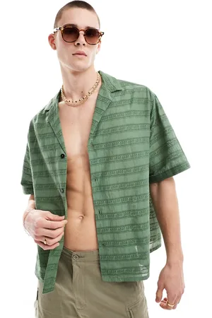 ASOS Camisa de manga corta y corte cuadrado extragrande con cuello de solapas y patrón bordado de