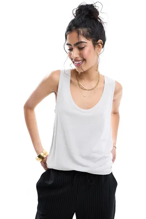 ASOS Camiseta color de tirantes con cuello ancho de tejido efecto lino de -Beis neutro