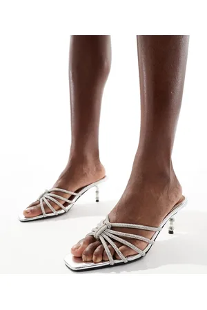 River Island Zapatos plateados destalonados de tacón con detalle anudado en el empeine de