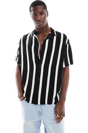 JACK & JONES Camisa negra a rayas verticales con cuello de solapas de