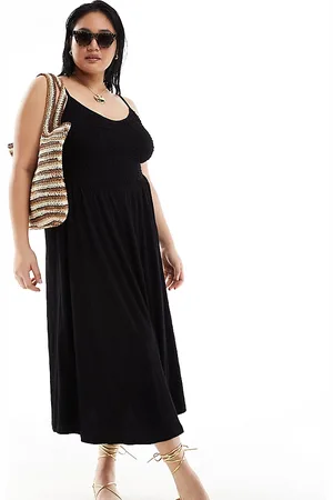 ASOS Vestido midi de tirantes con falda de corte amplio y cuerpo fruncido de tejido rugoso de ASOS DESIGN Curve