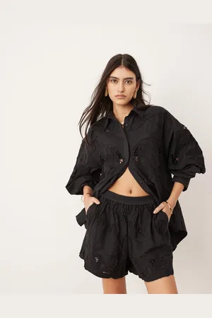 ASOS Pantalones cortos negros de corte cuadrado con bordados y aberturas de (parte de un conjunto)-Blanco