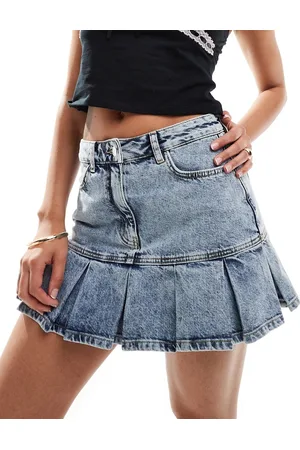 Miss Selfridge Falda vaquera azul estilo kilt con lavado ácido y bolsillos en forma de corazón de