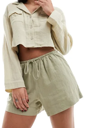 Cotton On Pantalones cortos caquis holgados con cordón ajustable de tejido efecto lino de Cotton On-Verde