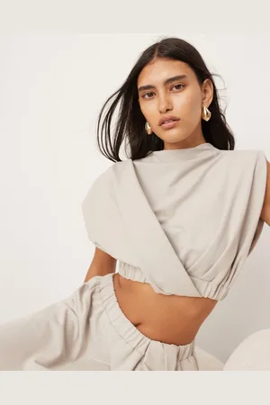 ASOS Top corto gris pálido con bajo elástico y detalle retorcido de punto de (parte de un conjunto)