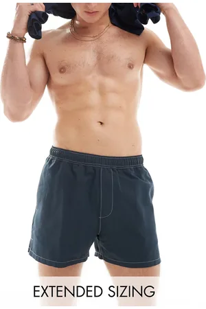 ASOS Shorts de baño cortos con detalle de pespuntes en contraste de
