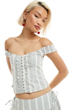 Motel Top gris a rayas azules con detalle estilo corsé y volantes de