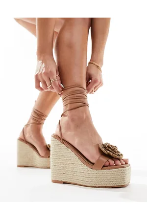 Public Desire Sandalias beis de tacón estilo alpargatas con detalle floral de croché Mariella de -Beis neutro