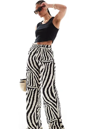 JDY Pantalones de pernera ancha con estampado de cebra de -Verde