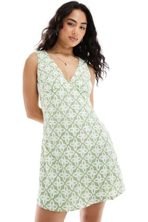 ONLY Vestido corto verde salvia con estampado geométrico de