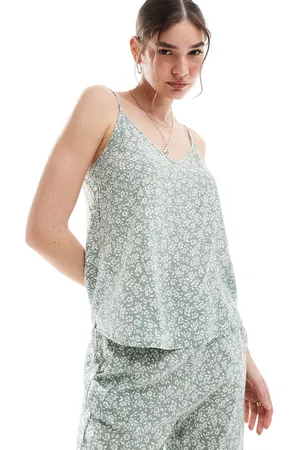 VERO MODA Top verde salvia de tirantes con estampado floral y cuello de pico de (parte de un conjunto)