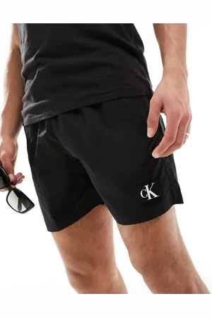Calvin Klein Shorts de baño negros de largo medio con monograma y cordón ajustable de nailon de