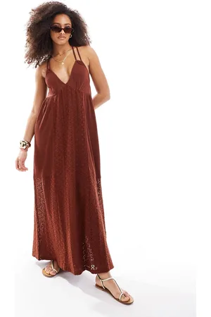 ASOS Vestido largo de tirantes con cuello de pico y falda bordada de -Verde