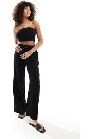 In The Style Pantalones playeros negros de pernera ancha con lazada en la cintura de tejido texturizado exclusivos de x Perrie Sian