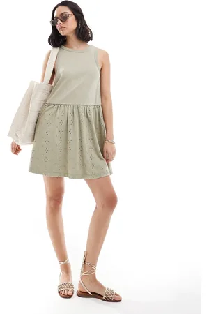 ASOS Vestido corto estilo camiseta sin mangas de canalé con falda bordada de