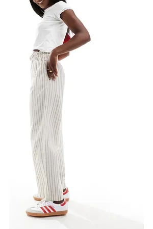 VILA Pantalones color crema de pernera ancha con raya diplomática de tejido efecto lino de -Blanco