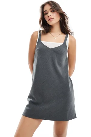 ASOS Vestido lencero corto con diseño 2 en 1 de