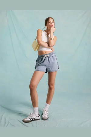 Miss Selfridge Pantalones cortos vaqueros de estilo deportivo con de