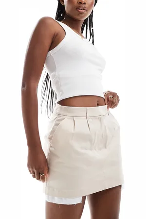 Miss Selfridge Minifalda de sastre color con bolsillo a la vista de algodón de -Beis neutro