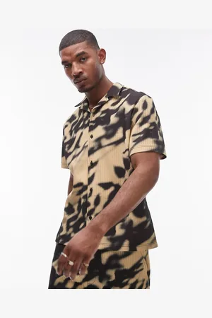 Topman Camisa negra plisada de manga corta con estampado difuminado de (parte de un conjunto)