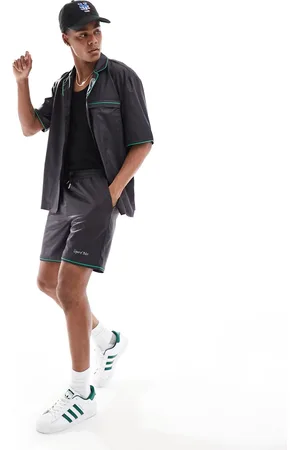 Liquor N Poker Pantalones cortos negros con estampado frutal de (parte de un conjunto)