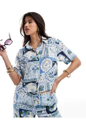 Abercrombie & Fitch Camisa azul de manga corta con estampado de mosaico de satén de (parte de un conjunto)