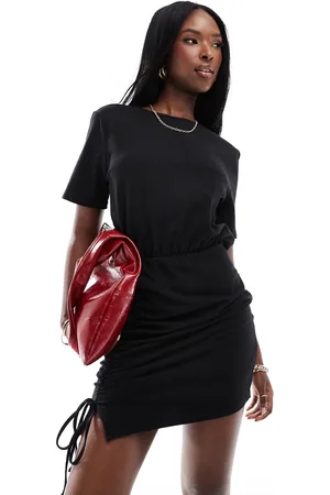 In The Style Vestido ajustado estilo camiseta con laterales fruncidos exclusivo de