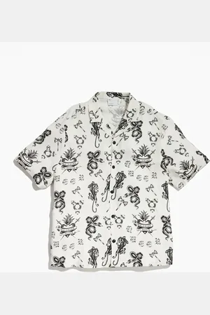 ASOS Camisa blanca holgada unisex de manga corta con cuello de solapas y diseño estampado PRIDE de