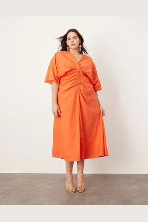 ASOS Vestido midi con mangas anchas y cintura fruncida de tejido texturizado de Curve-Beis neutro