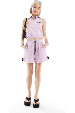 COLLUSION Pantalones cortos rosas a rayas de estilo deportivo con detalle de lazos de (parte de un conjunto)