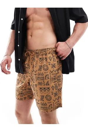 ASOS Shorts de baño marrones de largo medio con estampado geométrico de