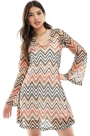 French Connection Vestido corto recto con estampado en zigzag de punto de