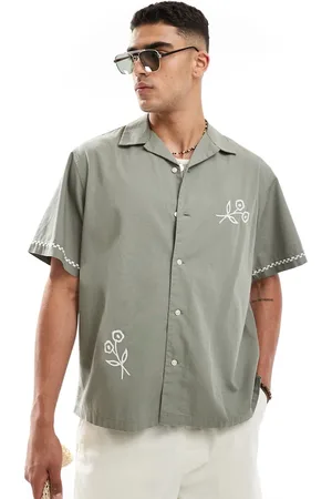 SELECTED Camisa oliva con cuello de solapas y estampado floral color crema de