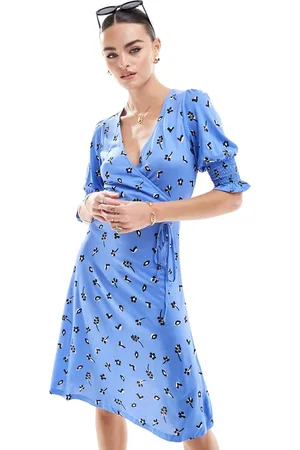 French Connection Vestido azul con estampado floral y diseño cruzado de punto liso de -Multicolor