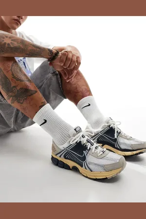 Nike Zapatillas de deporte blancas y azul marino Zoom Vomero 5 de