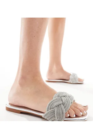 Truffle Collection Mules beis con correa adornada de Wide Fit