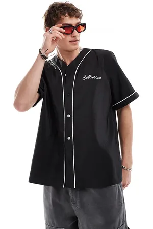 COLLUSION Camisa negra de estilo béisbol y manga corta con detalle de ribetes de