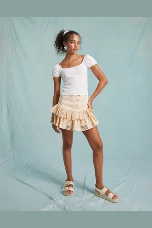 Miss Selfridge Minifalda vaquera color con detalles bordados en el bajo en contraste de -Beis neutro